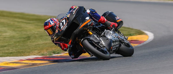 Max Toth (#27) at Road America, racing in MotoAmerica livery for Saddlemen Race Development