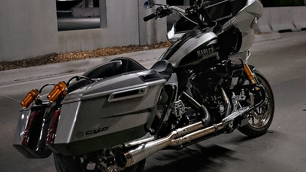 V-Twin Bikers CVO Road Glide build, saddlebag and exhaust detail