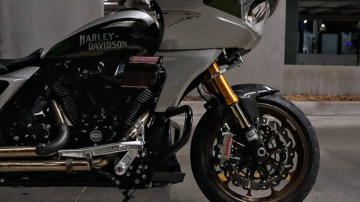 Front brake, Ohlins fork and Milwaukee-Eight engine on the V-Twin Bikers CVO Road Glide build