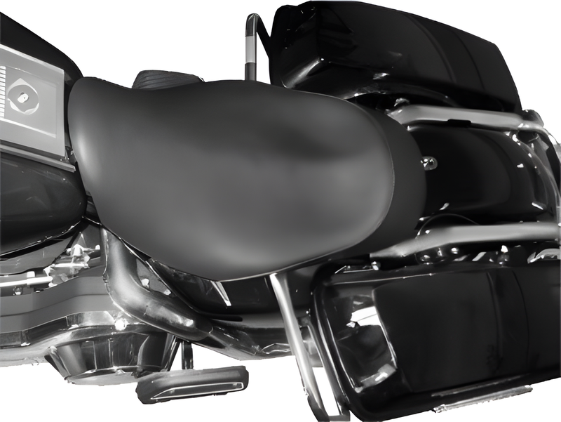 Danny Gray Standard Touring Buttcrack Solo Seat - Flhr 1997-2007 — Harley-Davidson Road King (1997-2007)